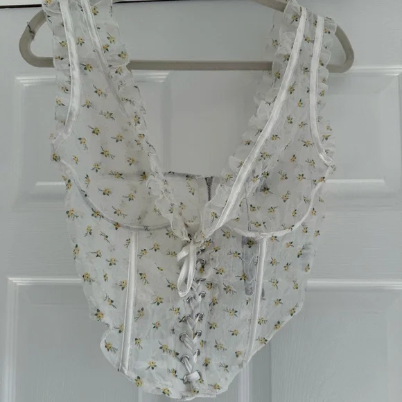NWT PrettyLittleThing White Floral Chiffon Lace Up Boned Corset Top 6 - Picture 5 of 12